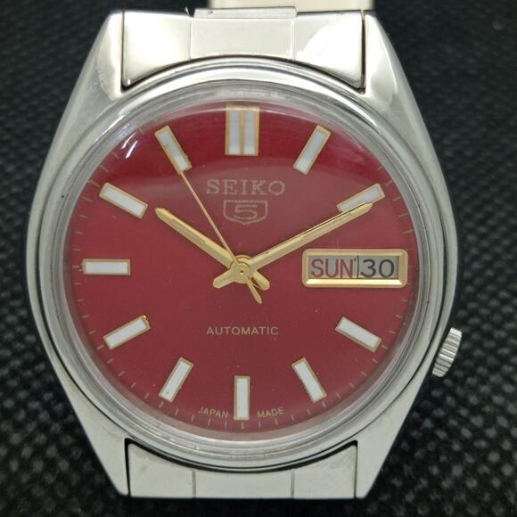Seiko Red and Silver Men's Watch - Picture 4 of 8